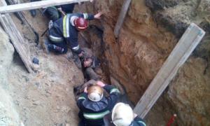 У Львові рятувальники витягнули двох будівельників з-під завалу