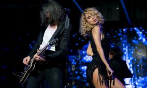 На концерті LOBODA фанат увірвався на сцену і поцілував співачку