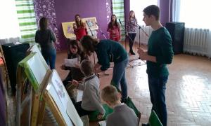 У Рожищі діти переселенців вчилися інтуїтивному живопису