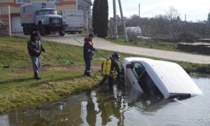 У Рівненській області автомобіль потонув у штучній водоймі