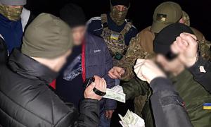 Військового затримано на хабарі у 16 тисяч