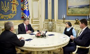 Порошенко зустрівся з матір’ю Надії Савченко