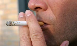 Куріння вбиває бактерії, які захищають від раку