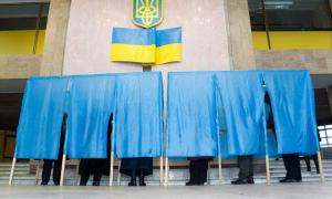 Українці вимагають від президента заборонити участь у виборах депутатам, які вже були обрані на два терміни