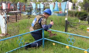 У Донецькій області розміновують кладовища