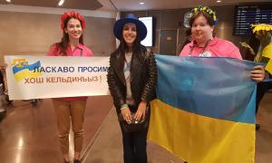 Фанати зустрічали Джамалу в Стокгольмі синьо-жовтими прапорами та квітами