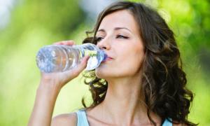 Хочете бути здоровими, заведіть звичку пити воду