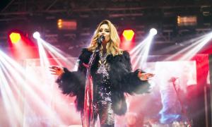 Після двогодинного протистояння з радикалами в Тернополі LOBODA все-таки провела концерт