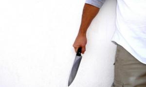 Розлючений фанат поколов японську поп-зірку ножем за відмову прийняти його подарунок