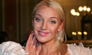 Анастасія Волочкова вийшла з дому майже без одягу
