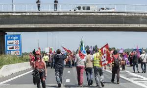 Протести у Франції вийшли за межі країни