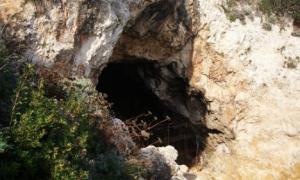 Туристи знайшли скелет римської дитини всередині італійської печери