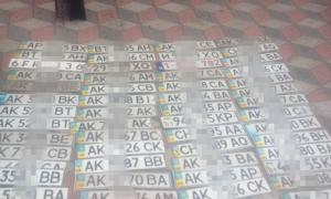 Інспектор МВС з Херсонщини за гроші реєстрував авто, придбані в Криму