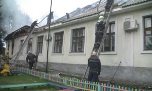 У Харківській області горів дитячий садок (відео)