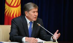 Президент Киргизії випустив кліп на свою пісню «Долі на зло»
