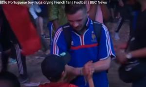 Відео, як юний португальський уболівальник втішає французького фаната, підкорило Мережу