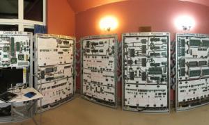 Британський інженер зібрав 500-кілограмовий комп’ютер для гри в «Тетріс» (відео)