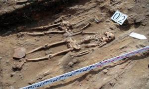 У Росії знайшли 5-тисячолітні скелети закоханих, які тримали один одного за руки 