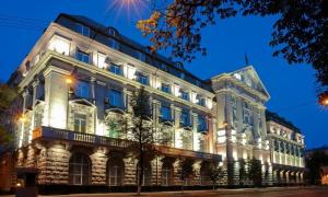 СБУ затримала двох прокурорів, які вимагали гроші в кримського екс-депутата 