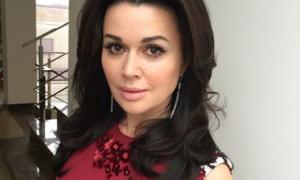 Анастасія Заворотнюк приголомшила фанатів селфі без косметики
