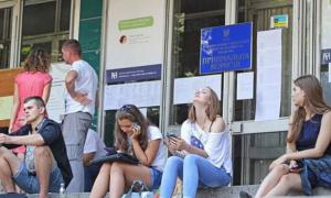 Викладачі вишів вимагають від абітурієнтів писати заяви на навчання за контрактом