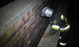 У Чернівцях дівчина впала з даху багатоповерхівки