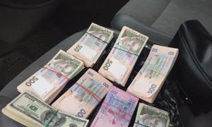 Одного з керівників фітосанітарної інспекції Одещини спіймали на хабарі в 27 000 доларів