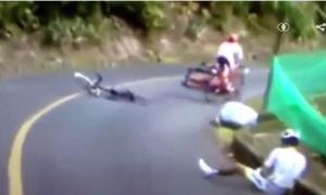 Італійський велогонщик зламав обидві ключиці, впавши на Олімпіаді в Ріо (відео)
