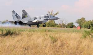 Вчора українські військові відпрацьовували посадку бойових літаків на звичайні автошляхи (фото)