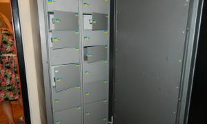 У Києві в чоловіка з банківської скриньки викрали  210 тисяч доларів США, близько 23 тисячі євро та більше трьох кілограмів золота 