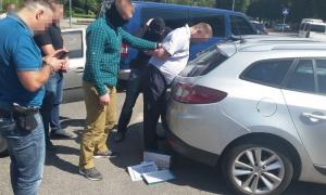 У Рівному  на півмільйонному хабарі затримано голову селищної ради (відео)