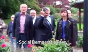 Віце-канцлер Німеччини показав середній палець неонацистам (відео)