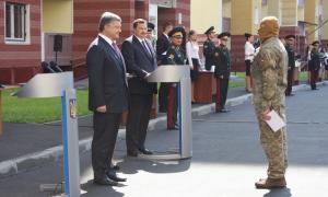 Президент України вручив ключі від нових квартир трьомстам співробітникам СБУ 
