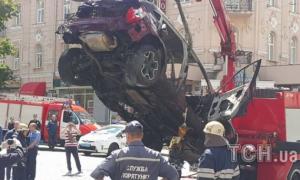 В автомобіль на Львівщині підклали вибухівку, а потім ще й обстріляли. Є жертви 