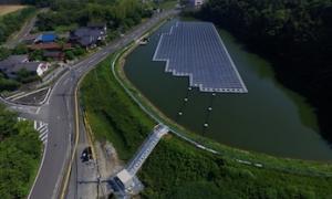 В Японії запущено першу плавучу сонячну електростанцію
