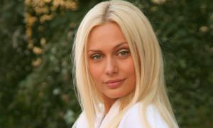 Наталя Рудова викликала фурор пляжним селфі
