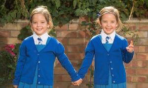 Розділені сіамські близнюки йдуть в школу