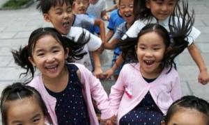 У Китаї сім пар близнюків пішли одночасно в перший клас
