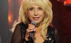 Ірина Аллегрова вразила фанатів відвертим вбранням
