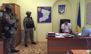 На Рівненщині СБУ затримала одного з керівників Сарненської місцевої прокуратури 