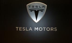 Tesla усунула помилки в програмному забезпеченні своїх автомобілів