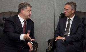Петро Порошенко обговорив із Єнсом Столтенбергом подальшу реформу оборонного сектора України