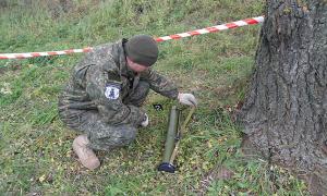 На Чернігівщині з гранатомета обстріляли металеві ворота жителя Бахмача (фото)