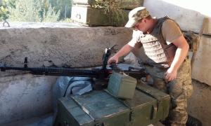 Противник обстрілює українські позиції  зі стрілецької зброї, кулеметів та гранатометів