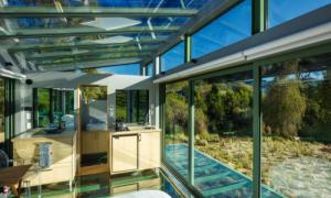 Для туристів у Новій Зеландії побудували скляний будинок