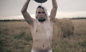 Мережу «підірвала» реклама одеколону «Алексей» з «екстрактом курячих сліз» (відео)