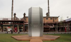 Житель Нідерландів "збудував" у Пекіні гігантський фільтр, який очищає повітря та відходи 