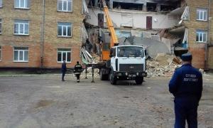 У Київській області в школі обвалилася зовнішня стіна (фото)