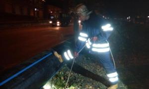 У Дніпрі хлопчика з батьком врятували з каналізаційного колодязя