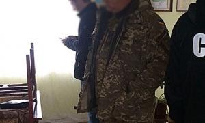 На Одещині на хабарі затримано військового офіцера